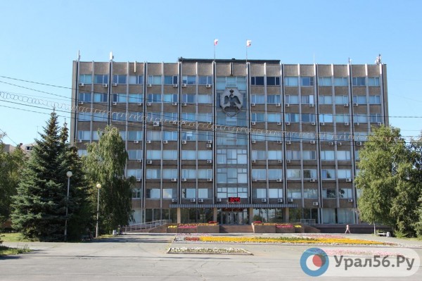 
&laquo;Хорошие люди там работают&raquo; vs &laquo;произвол и кумовство&raquo;: что думают жители Оренбурга и Орска про свои городские администрации? Обзор отзывов		