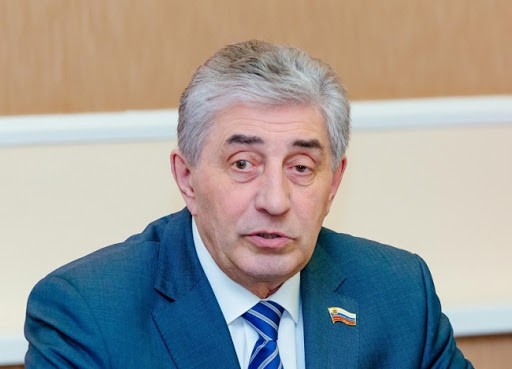 Минус 27 позиций: медиарейтинг спикера оренбургского ЗС Сергея Грачева "улетел" вниз