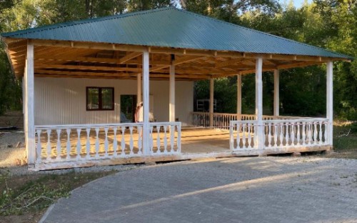 
Два кафе и остановку возводят в Орске со стороны нижней объездной дороги у парка Строителей 		