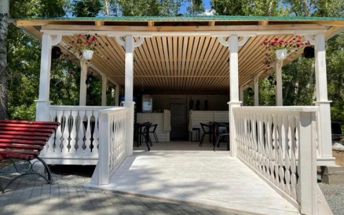 
Два кафе и остановку возводят в Орске со стороны нижней объездной дороги у парка Строителей 		