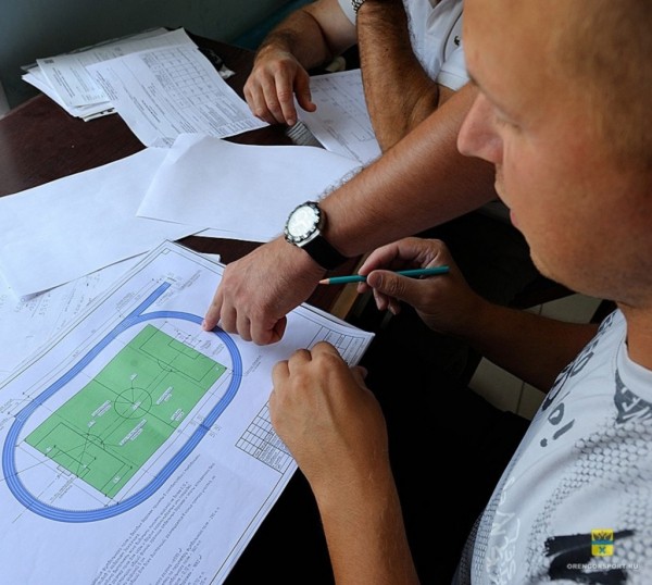 На оренбургском стадионе &laquo;Нефтяник&raquo; смонтируют новое футбольное поле