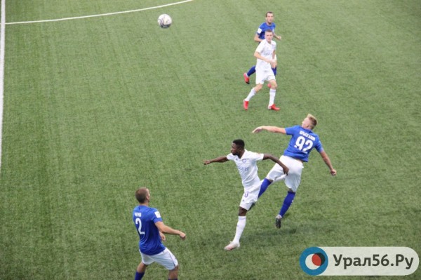 
ФК &laquo;Оренбург&raquo; дома проиграл ФК &laquo;Факел&raquo; (Воронеж) &ndash; 0:2. Из-за Covid-19 игра прошла без болельщиков		