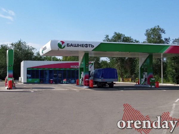 На каких сетях АЗС Оренбурга топливо пока дешевле
