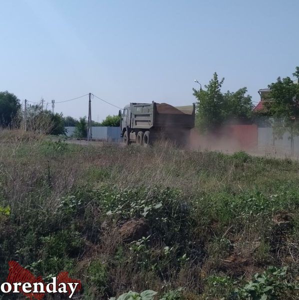 В Оренбуржье большегрузы тоннами вывозят ПГС из поймы реки Сакмара