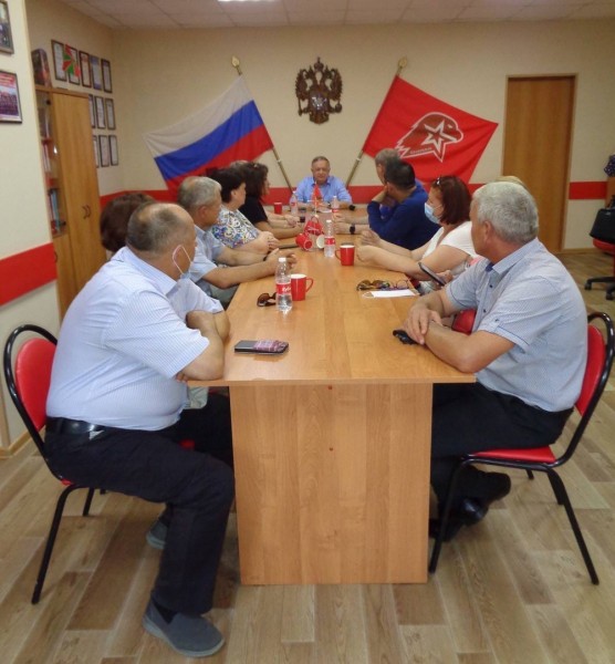 
Виктор Заварзин посетил с рабочей поездкой восточные районы Оренбургской области		