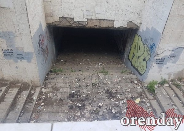 В Оренбурге аварийный переход на Пролетарской по-прежнему ждёт ремонта