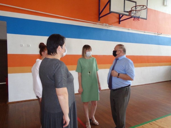 
Виктор Заварзин посетил с рабочей поездкой восточные районы Оренбургской области		