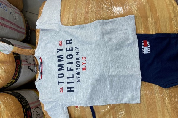 Оренбургские и самарские пограничники задержали крупные партии &laquo;брендовой&raquo; одежды