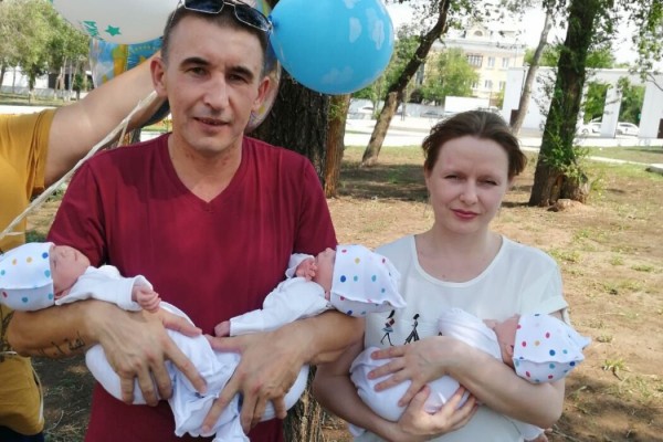 В Оренбурге новорожденных тройняшек спустя три месяца выписали домой В Оренбурге новорожденных тройняшек спустя три месяца выписали домой