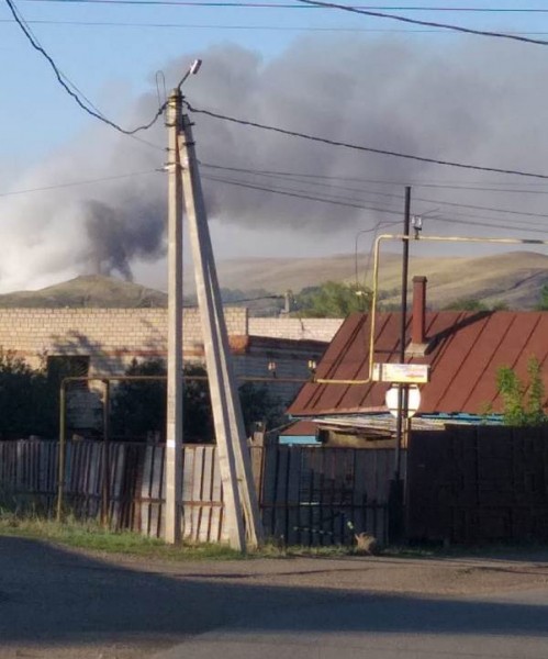 В Кувандыке полыхает несанкционированная свалка: введен режим ЧС