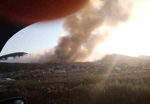 В Кувандыке полыхает несанкционированная свалка: введен режим ЧС