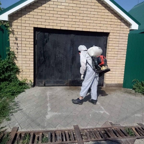 
В Оренбурге продолжается санитарная обработка общественных пространств		