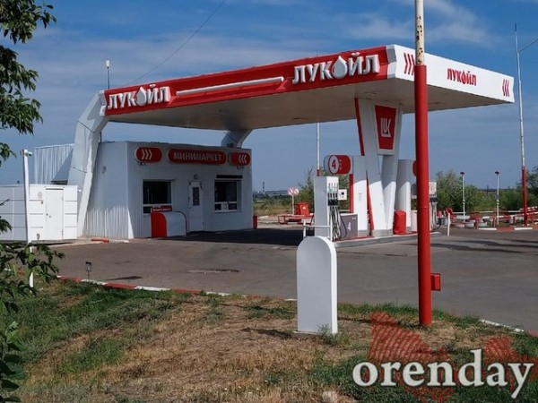 На каких сетях АЗС Оренбурга топливо пока дешевле