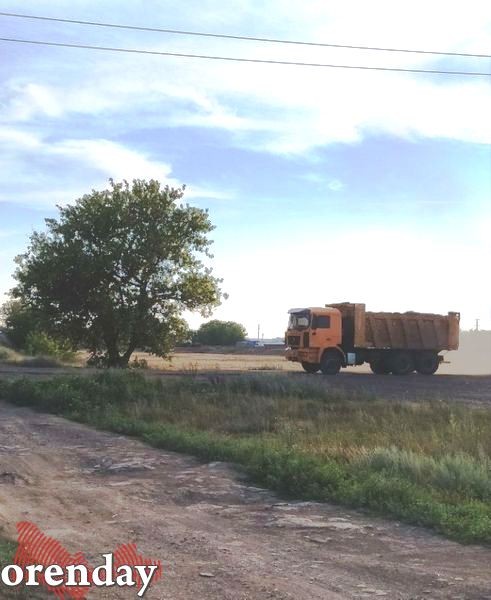 В Оренбуржье большегрузы тоннами вывозят ПГС из поймы реки Сакмара