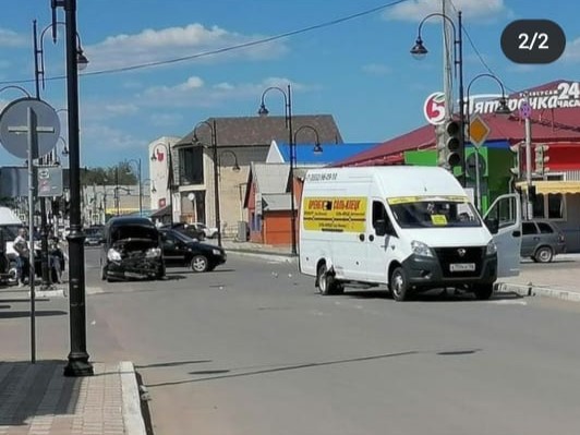 В Соль-Илецке автобус с пассажирами столкнулся с грузовой &laquo;Газелью&raquo;