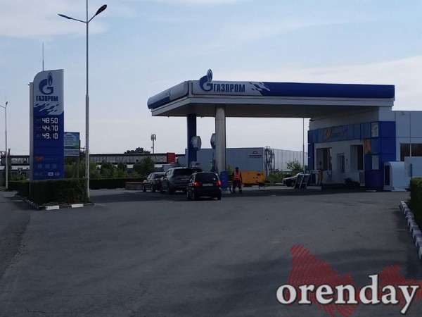 На каких сетях АЗС Оренбурга топливо пока дешевле