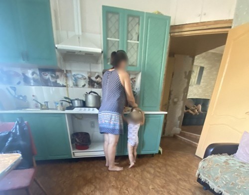 В Бузулуке нашли горе-родителей, которые оставили маленького ребенка в машине на солнцепёке