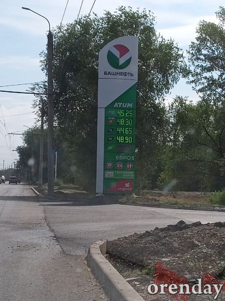 На каких сетях АЗС Оренбурга топливо пока дешевле