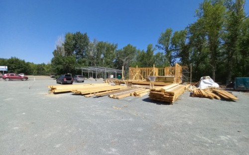 
Два кафе и остановку возводят в Орске со стороны нижней объездной дороги у парка Строителей 		