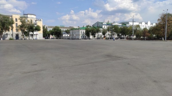 На время капитального ремонта дорог в центре Оренбурга на площади Ленина будет организована парковка для служебного транспорта