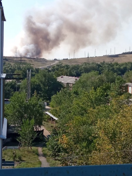 В Кувандыке полыхает несанкционированная свалка: введен режим ЧС