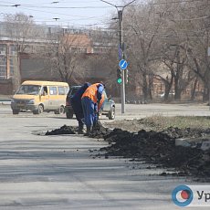 
За двухнедельную уборку прибордюрной части дорог администрация Орска заплатит почти 350 тысяч рублей		