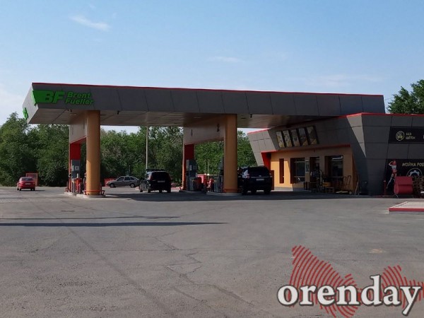 На каких сетях АЗС Оренбурга топливо пока дешевле