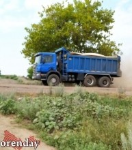 В Оренбуржье большегрузы тоннами вывозят ПГС из поймы реки Сакмара