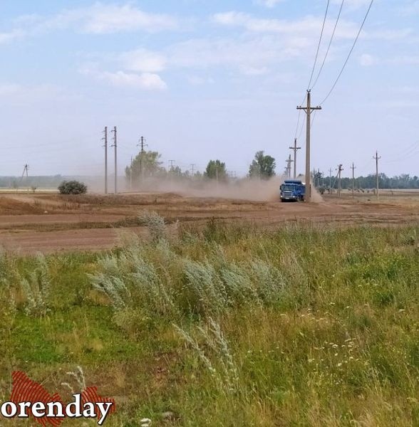 В Оренбуржье большегрузы тоннами вывозят ПГС из поймы реки Сакмара