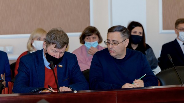 Фролов против Амелина: политики обменялись уколами в соцсетях после конфликта на выборах