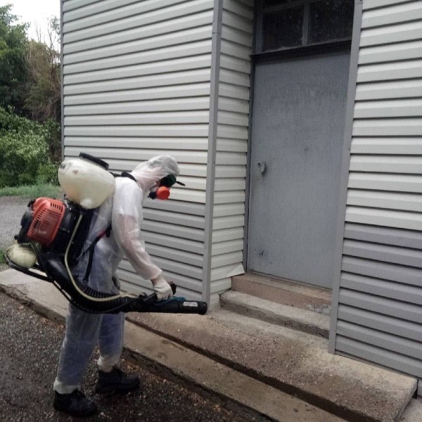 
В Оренбурге продолжается санитарная обработка общественных пространств		