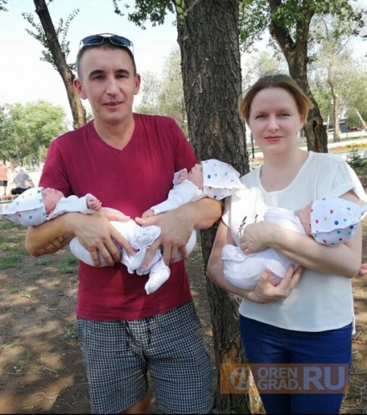 В Оренбурге новорожденных тройняшек спустя три месяца выписали домой В Оренбурге новорожденных тройняшек спустя три месяца выписали домой