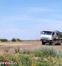 В Оренбуржье большегрузы тоннами вывозят ПГС из поймы реки Сакмара