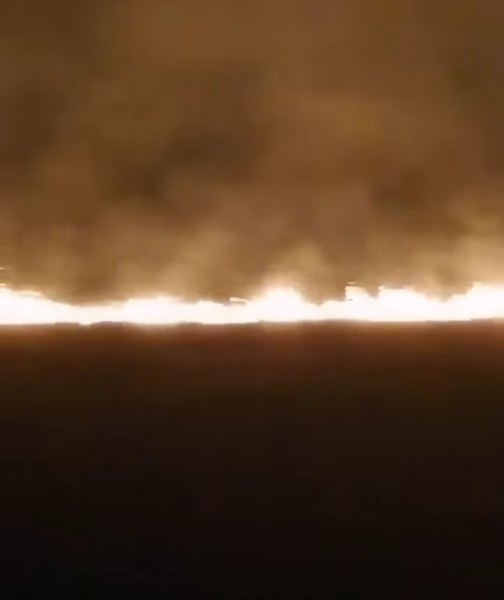 Вдоль трассы Оренбург - Соль-Илецк полыхают поля