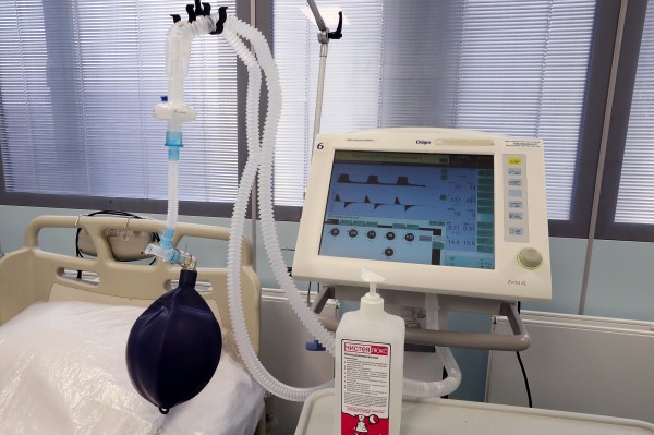 К аппаратам ИВЛ подключены 136 оренбуржцев с коронавирусом