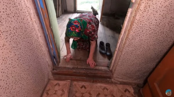 В Кирсаново два инвалида выживают в полуразрушенном доме и с ужасом ждут осени