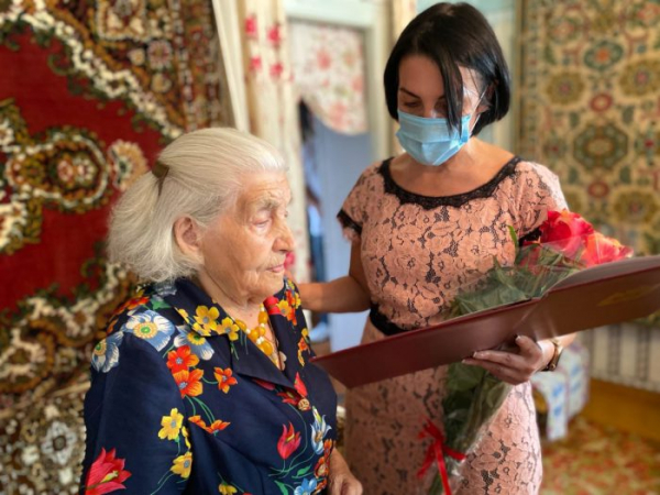 &laquo;Нужно любить жизнь!&raquo; Старейший донор Оренбуржья Татьяна Ефанова отметила 95-летие