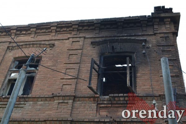 Пожарные спасали административные здания, а не наши дома: погорельцы - о пожаре в центре Оренбурга