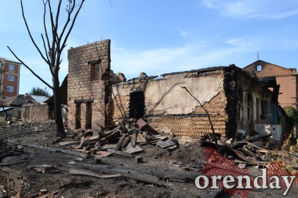 Пожарные спасали административные здания, а не наши дома: погорельцы - о пожаре в центре Оренбурга