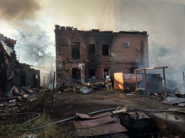 Пожарные спасали административные здания, а не наши дома: погорельцы - о пожаре в центре Оренбурга Пожарные спасали административные здания, а не наши дома: погорельцы - о пожаре в центре Оренбурга