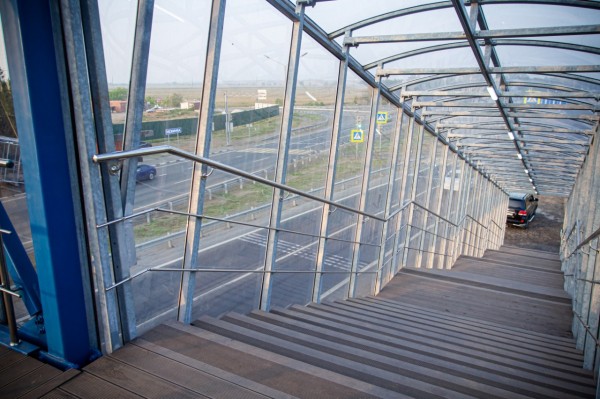 Паслер протестировал надземный переход на Нежинском шоссе