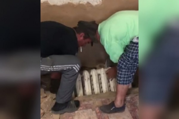 В Акбулакском районе женщина украла чугунные батареи и закопала их в доме (видео)
В Акбулакском районе женщина украла чугунные батареи и закопала их в доме (видео)