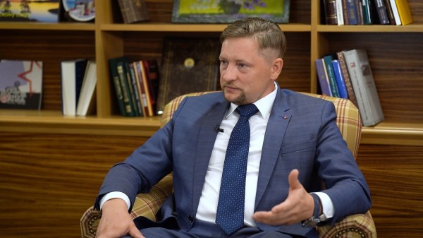 Как заставить деньги работать? Сергей Плужников о вкладах, инвестициях и капитале