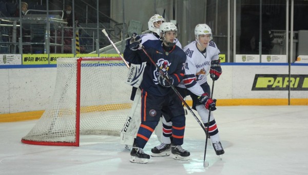 Уступили “Лисам” Уступили “Лисам”