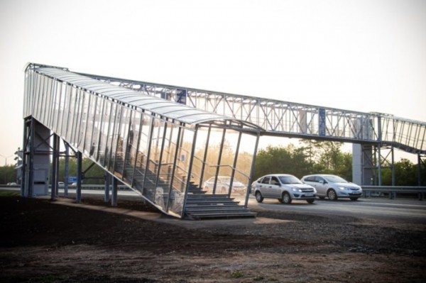 Паслер протестировал надземный переход на Нежинском шоссе