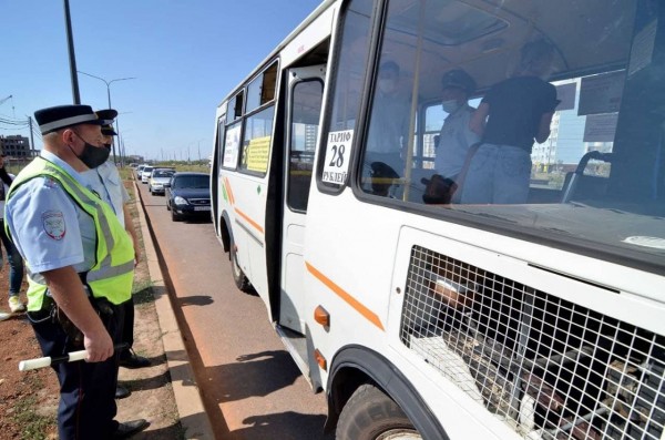 В Оренбурге проверили на безопасность автобусы на маршрутах 67 и 51