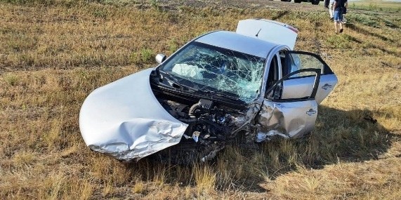 В Оренбуржье на трассе водитель отвлеклась на секунду и столкнулась с двумя авто