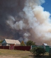 В Оренбуржье люди живым щитом стояли, защищая село от огня В Оренбуржье люди живым щитом стояли, защищая село от огня
