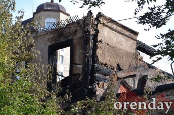 Пожарные спасали административные здания, а не наши дома: погорельцы - о пожаре в центре Оренбурга