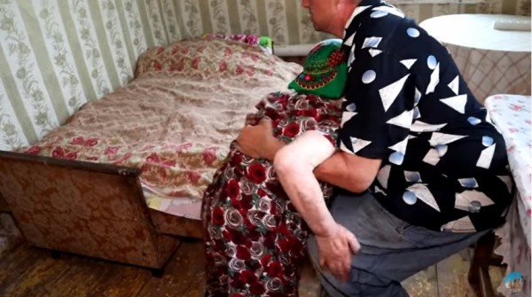 В Кирсаново два инвалида выживают в полуразрушенном доме и с ужасом ждут осени